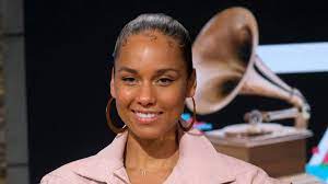 In 2008 she collaborated with white stripes frontman jack white for the james bond theme another way to die. Alicia Keys Ist Total In Ihren Sohn Egypt Verliebt
