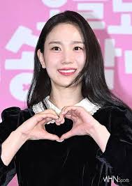 Hong Hwayeon as Yeo Eunnam. 🖤 -For me, Her face looks similar to Moon  Gayoung. 🫦 #BuriedHearts