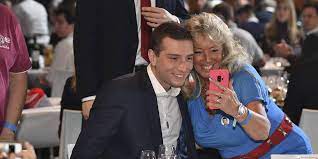 Parlando con politico a un recente comizio nella regione del cognac, bardella ha detto di essere entrato a far parte del front. Jordan Bardella Shootingstar Der Franzosischen Rechten Frankreich Derstandard At International