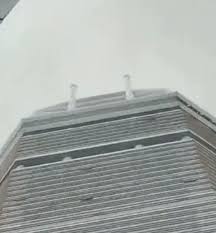 【突發】深圳華強北賽格大樓 全棟突然晃動 市民慌忙逃離現場 今日 (18日) 下午，位於深圳市福田區的華強北賽格大樓發生明顯晃動，大樓內及附近的市民慌忙逃離現場。 深圳應急管理局通報指，今日下午1時50分許接報，由於今日深圳市內未有發生地震，相關部門正調查原因。 D7w Hzlaezcyfm