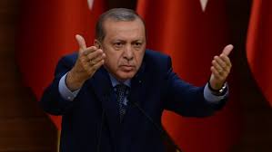 Sel felaketinin ardından bölgeyi ziyaret eden erdoğan'ın yurttaşlara çay fırlatma görüntüleri tepki çekmişti. Tayyip Erdogan In Yeni Teroristleri Boldmedya