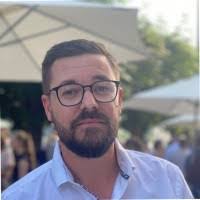 Robin Beal's Instagram, Twitter & Facebook