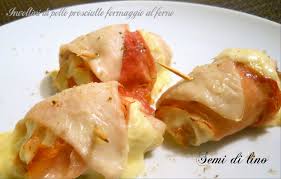 Così come un buon piatto di spaghetti alla carbonara o di golose lasagne, anche gli involtini di pollo possono essere considerati un confort food tipicamente italiano.provate a portarli in tavola dopo una brutta interrogazione e i bambini dimenticheranno tutto. Involtini Di Pollo Prosciutto Formaggio Al Forno Ricetta Facile