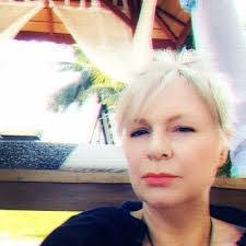 Andrea Jepson's Instagram, Twitter & Facebook