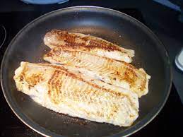 Placer les épinards avec le reste de beurre sous le risotto et laisser reposer pendant 3 minutes. Filet De Lieu Poele Mes Meilleures Recettes Faciles