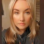 Courtney Weis's Instagram, Twitter & Facebook