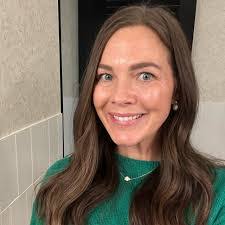 Jennifer Collum's Instagram, Twitter & Facebook