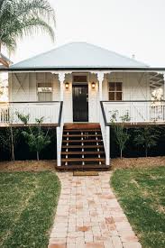 Brisbane Builder Eclat Building Co Queenslander House Renovation This Country Style Home With A Touch Queenslander House Exterior House Colors Facade House