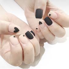 Con diseños de flores blancas. Unas Postizas Para Mujer Unas Mate Esmeriladas Con Pegamento Nude Con Corazon De Amor Negro Disenos De Impresion Presion Sobre Una Falsa 24 Uds Unas Postizas Aliexpress