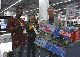 Media Markt Nieuwegein Verrast Prijswinnaar Dagwinnaar 60 Dagen Geluk De Digitale Stad Nieuwegein