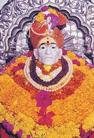 Gajanan maharaj was an indian guru belonged to maharashtra, and he is regarded as an incarnation of lord ganesha. Shri Samadhi Picture Of Shri Gajanan Maharaj Sansthan Buldana Tripadvisor