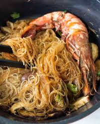 Thai Shrimp And Glass Noodles Goong Ob Woonsen Cooking With Nart Recipe Glass Noodles Recipe Glass Noodles Glass Noodle Salad