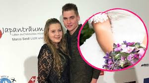 Dies ist die offizielle facebookseite von sarafina wollny. Sarafina Wollny Peter Erstes Detail Ihres Hochzeitskleids Promiflash De