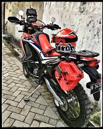 image may contain people sitting motorcycle and outdoor オフロードバイク ツーリング カスタムバイク