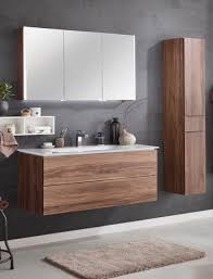 Braunes Badmobel Set Mit Spiegel Fur Des Perfekten Badezimmer Flair Badezimmer Braun Hochschran Brown Bathroom Furniture Bathroom Design Small Brown Bathroom