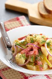 Salade Alsacienne Au Cervelas Et Au Gruyere Recette Recettes De Cuisine Salade Pomme De Terre Salade Pomme