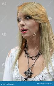 Sångare För Korridor För Barbara Stadskrokus Redaktionell Bild