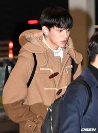 (5) '부승관' 운전면허 3번 떨어진. ì‚¬ì§„ ì›¨ì´ì…˜ë¸Œì´ Wayv ë£¨ì¹´ìŠ¤ ë‚¨ì¹œë£© ê³µí•­íŒ¨ì…˜