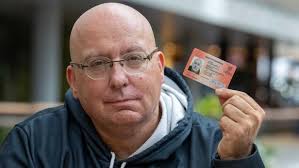 Geschlechtsänderung als Schlupfloch: Wie ein Rechtsextremer das Gesetz  aushebeln will