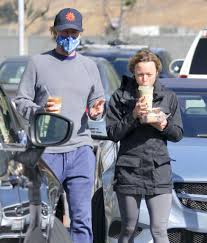 Owen wilson was a comedy king in the late 90s and early 2000s, but behind the scenes there was a raised in texas by artistic parents, owen wilson appeared to live a carefree childhood filled with. Ist Owen Wilson Hier Mit Seiner Neuen Partnerin Unterwegs Promiflash De