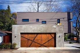 Elektrisches Garagentor Aus Stahl Garagentor Garagenbau Fassade Haus