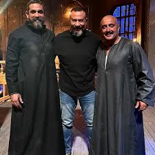 مسلسل نسل الاغراب حيث أن أحمد السقا وأمير كرارة شوق كل منهما الجمهور، بأول برومو لمسلسلهما الجديد مسلسل نسل الاغراب ، المقرر عرضه في شهر رمضان المقبل، وكشف البرومو عن ملامح العمل المنتظر والذي يجمع لأول مرة. Ø§Ù„Ù…Ø´Ù‡Ø¯ Ø§Ù„Ø¹Ø±Ø¨ÙŠ Ù…Ø§Ø¬Ø¯ Ø§Ù„Ù…ØµØ±ÙŠ Ø¨ØµØ­Ø¨Ø© Ø£Ù…ÙŠØ± ÙƒØ±Ø§Ø±Ø© ÙˆØ£Ø­Ù…Ø¯ Ø§Ù„Ø³Ù‚Ø§ ÙÙŠ ÙƒÙˆØ§Ù„ÙŠØ³ Ù†Ø³Ù„ Ø§Ù„Ø£ØºØ±Ø§Ø¨