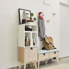 Une Entree Bien Pensee 5 Idees A Copier En 2020 Rangement Au Plafond Decoration Entree Appartement Mobilier De Salon