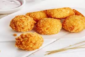 En the spinner turns the wool into yarn by winding it onto the spindle while rubbing the wool against her leg with one hand and twisting it. Resep Perkedel Bondon Bandung Garing Banget