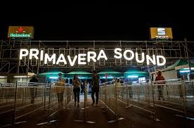 Dua lipa, una de las estrellas anunciadas para el cartel del primavera sound 2022. Primavera Sound 2022 Reportedly Will Straddle 2 Weekends