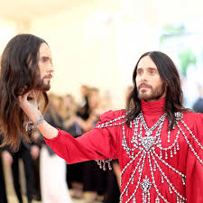 Jun 15, 2021 · pressemitteilung von rubber communications wondery veröffentlicht drei neue deutsche podcasts, darunter wecrashed: Kleider Die Geschichte Machten Als Jared Leto Seinen Kopf Verlor Stern De