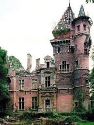 The Nostalgic Romance Of Abandoned Homes With Images Abandoned Houses Abandoned Castles Abandoned Mansions