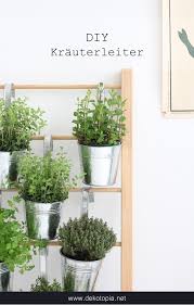Diy Anleitung Platzsparende Pflanzidee Fur Deine Kuchenkrauter Krauterleiter Selber Bauen Homedecorideas Inside Diy House Plants Decor Garden Shed Diy
