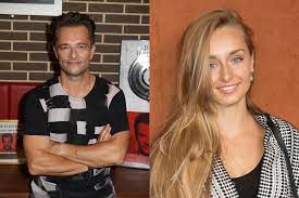 Laeticia hallyday gère et transforme en quelques années l'image professionnelle de son mari afin de la moderniser 28. David Hallyday Tellement Fier De Sa Fille Emma Actrice Debutante
