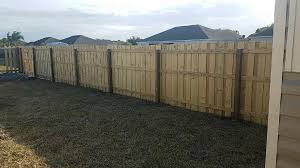 Paling fencing is a great looking fence best suited for domestic/residential purposes. Wood Fence Installation Fort Lauderdale Best Wooden Fencing Company Fence Builders Fort Lauderdale