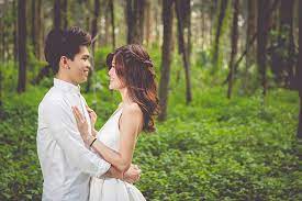 Joey And Travis S Hidden Forest Outdoor Pre Wedding Shoot Singaporebrides Wedding Shoot Pre Wedding Wedding Photos Poses