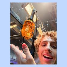 L I A M 🌙 O N R O Y