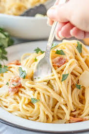 Our best spaghetti carbona recipe is silky with egg and melted cheese, freshened with parsley, and spiked with black pepper. Authentic Pasta Carbonara Recipe Yellowblissroad Com