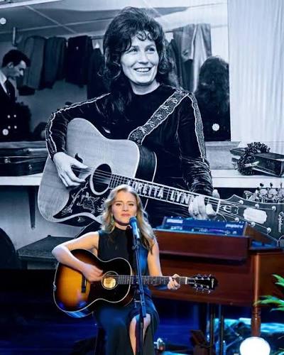 Loretta Lynn’s granddaughter just revealed her true inheritance... and it will make you cry. , When country legend Loretta Lynn died, the world mourned the Queen. But her granddaughter, Emmy Russell, ...