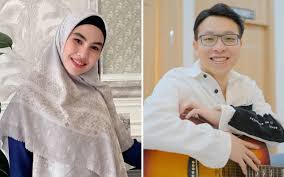 Kartika putri unggah foto di pantai, netizen: Kartika Putri Mendadak Viral Terkait Video Dialog Dengan Beauty Influencer Dr Richard Lee Ada Apa