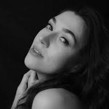 Laura Kipp's Instagram, Twitter & Facebook