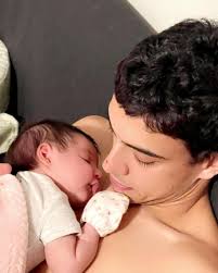 I can't believe you're a month old already! Mommy and I love you so Much  lil Monster😘❤️ Amadiana Maria Pascal.