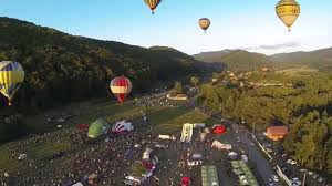 Potrivit organizatorilor, festivalul de baloane cu aer cald ar creşte vizibilitatea moldovei peste. Parada Baloanelor Cu Aer Cald Campul Cetatii 2014 Youtube