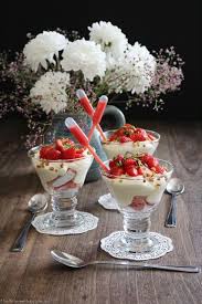 Coupes De Fraises Mascarpone Citron En 2020 Recettes De Fraises Dessert Fraise Recette Avec Des Fraises