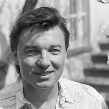 Für immer jung, ein leben lang für immer jung. Karel Gott Ist Tot Ruckblick Auf Das Leben Des Schlagerstars Bildderfrau De