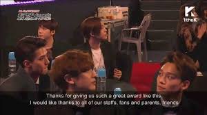 apinks speech and exos chanyeol thumbs up gaon chart kpop awards 2015