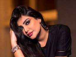 أمل العوضي تتصدر الترند بسبب التغير الكبير في ملامحها مضاعفات عمليات التجميل أجبرتها على إجراء المزيد in 2021 fashion pearls pearl earrings