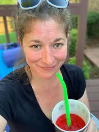 You go pee , you beautiful soul you 🥳 ! Y'all let this beautiful lady fix  you a drink over at the The Hitch