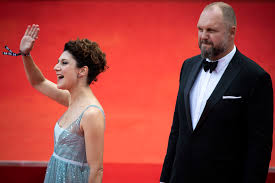 V tomto případě však ani maminka neodvrátila zklamání. Obrazem Prvni Den Mezinarodniho Filmoveho Festivalu V Karlovych Varech