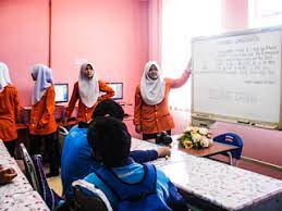 Kesetiausahaan ini pelajar akan belajar untuk menjadi lebih mahir mengendalikan teknologi untuk menyelesaikan masalah tugas berkaitan pentadbiran pejabat serta surat meyurat dan dokumentasi dalam pentadbiran. Nabiha Zaidi