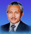 Timbalan menteri ini disokong oleh yang berhormat senator datuk lim ban hong. Kementerian Perdagangan Antarabangsa Dan Industri